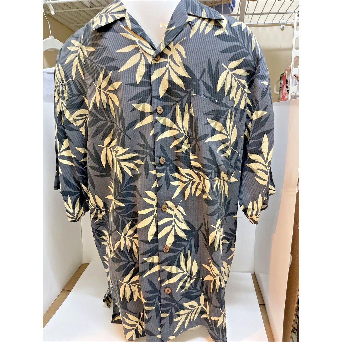 Tommy Bahama 100% Silk Black Floral Hawaiian Button Front Short 