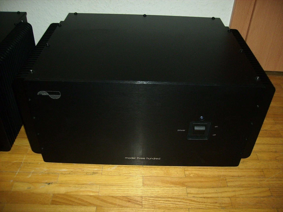 Muse Model Three Hundred monoescalones / Excelente estado Foto 2 de 4