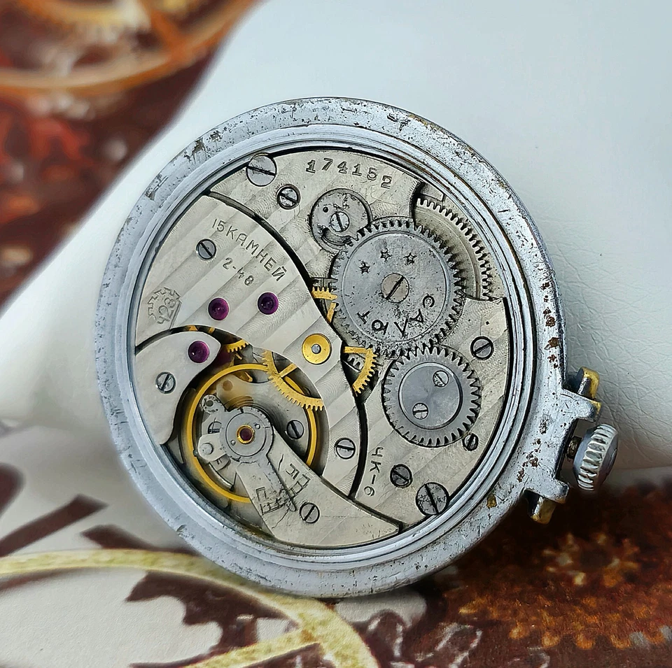 Reloj Bolsillo Vintage URSS SALUTE 1948 Año RARO SOVIÉTICO MOLNIJA 3601 Foto 3 de 4