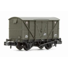 N BR 12T Ventilated Van Planked Sides DB761319 BR Departmental Olive Green