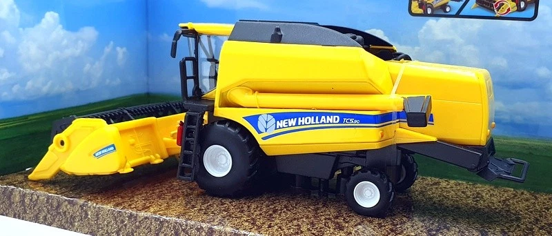 Burago 18cm long 18-31721 - New Holland TCS.90 Combine Harvester - Yellow - Image 2 of 4