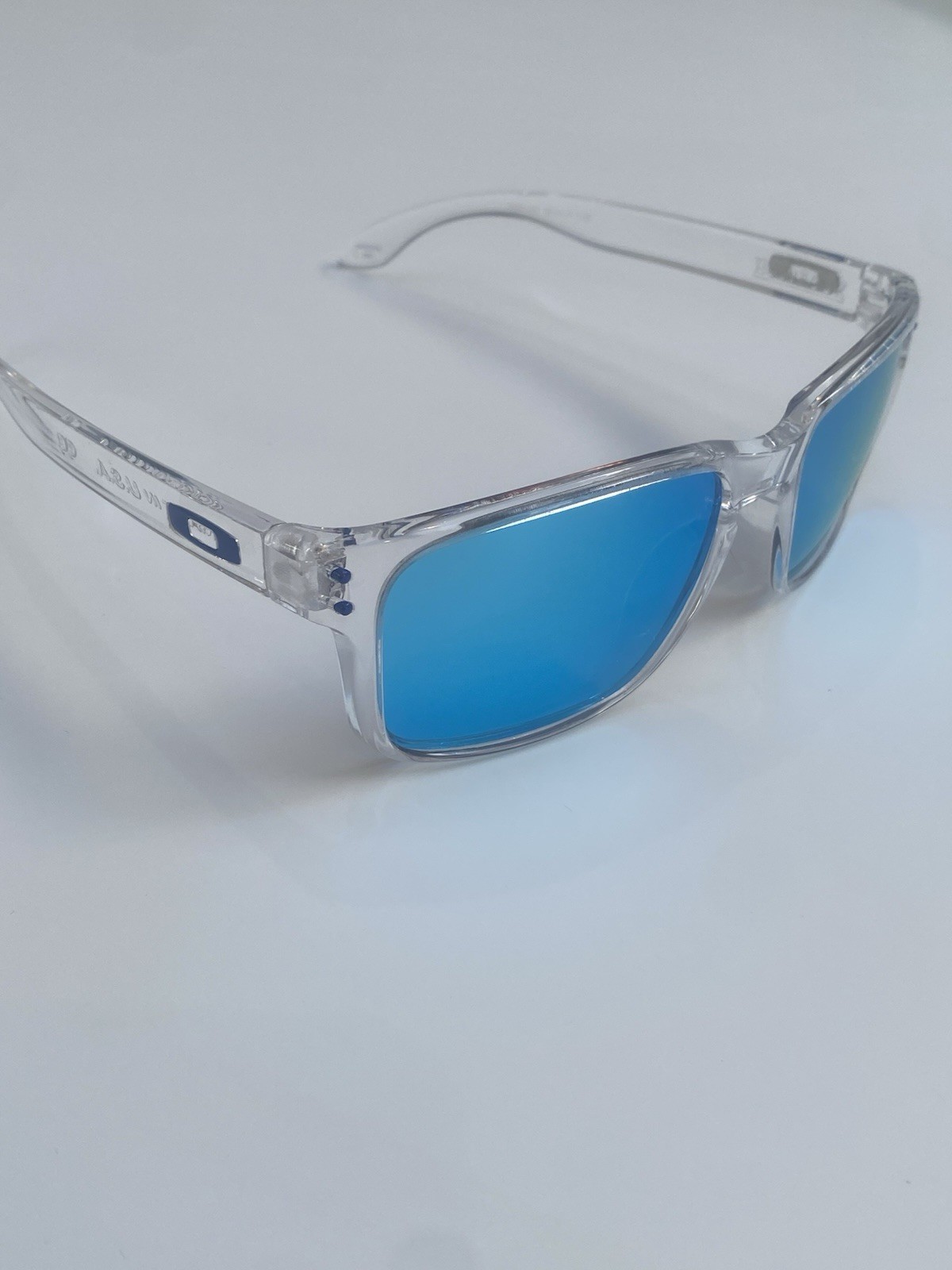  HOLBROOK . Clear frame, blue lense, blue logo with hard case