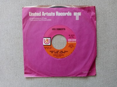 LEA ROBERTS Don't Let Me Fall In Love Alone/Fifty-Fifty UA-50733  (1970) PROMO