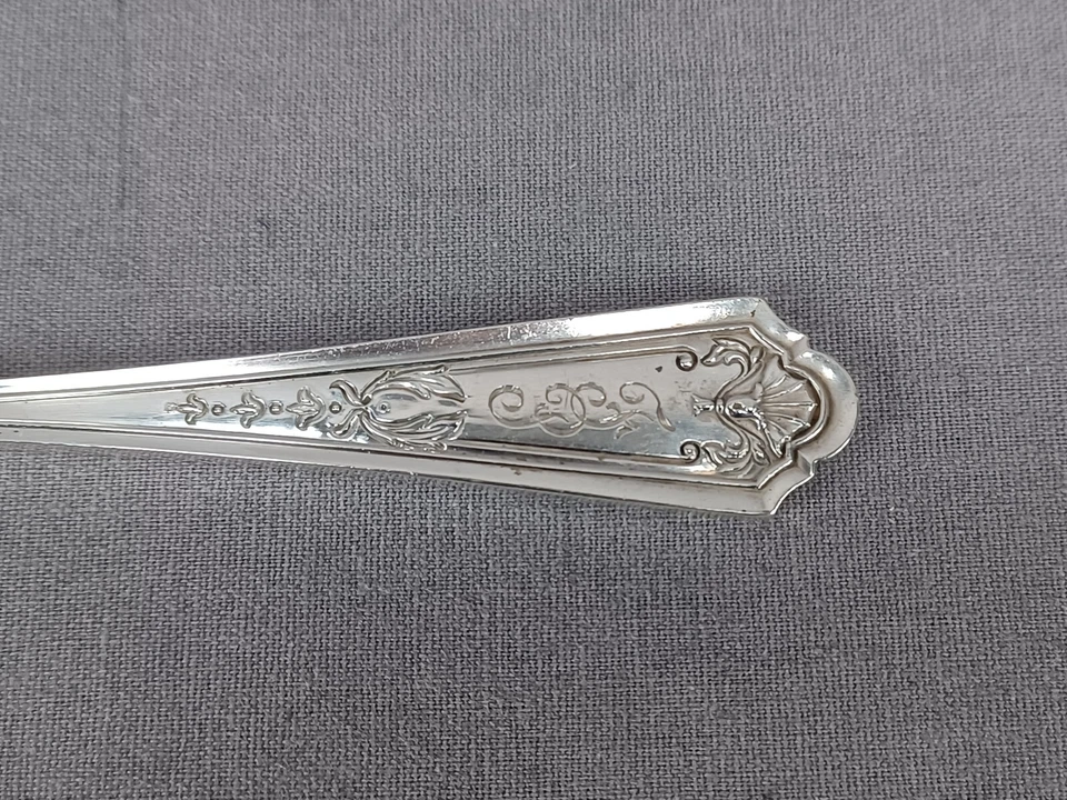 Watson Queen Louise 图案纯银Monogrammed Butter Spreader C. 1912 — 第 2/4 张图片