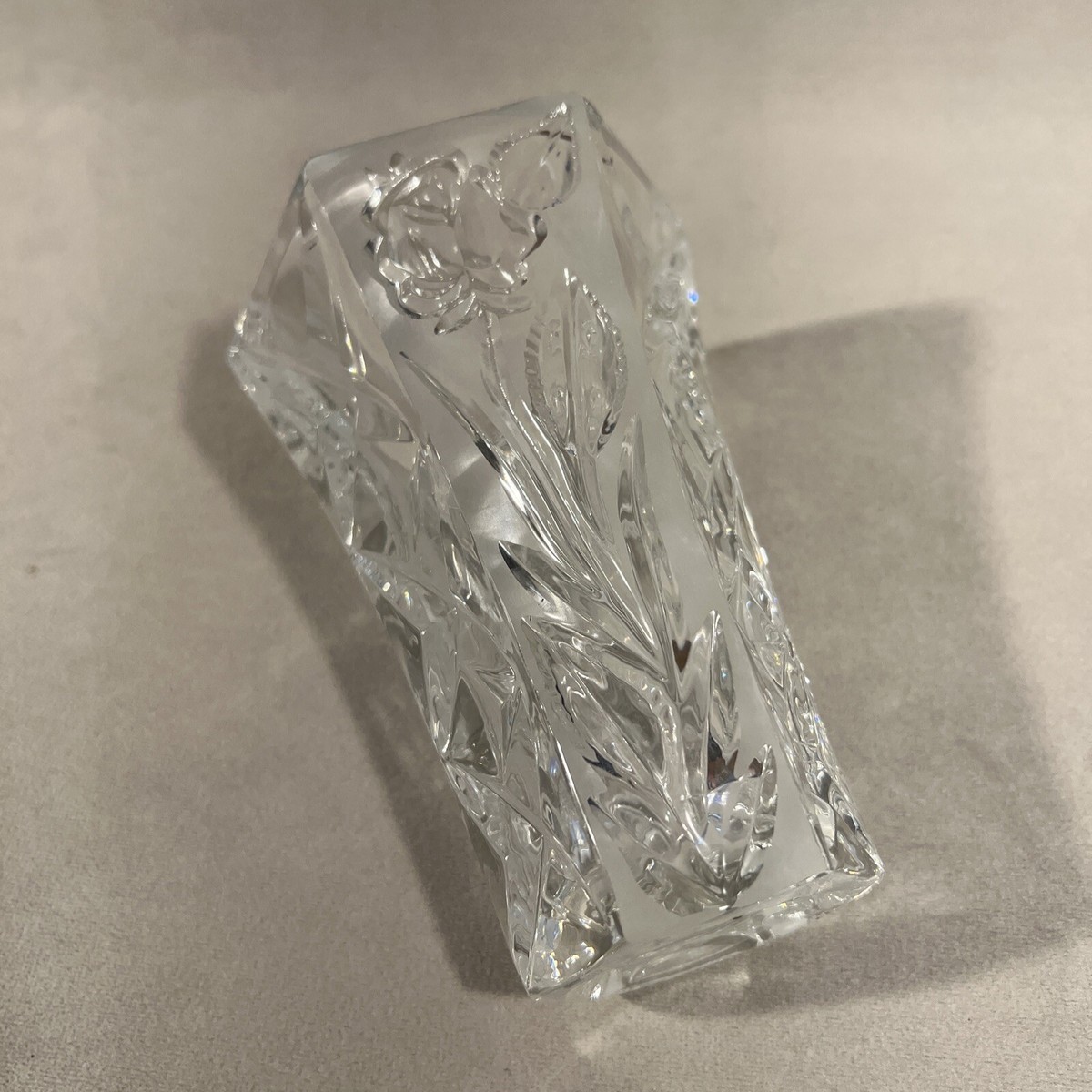 PV08584 Vintage Frosted & Clear Hex Pressed Glass PANELED ROSE Bud