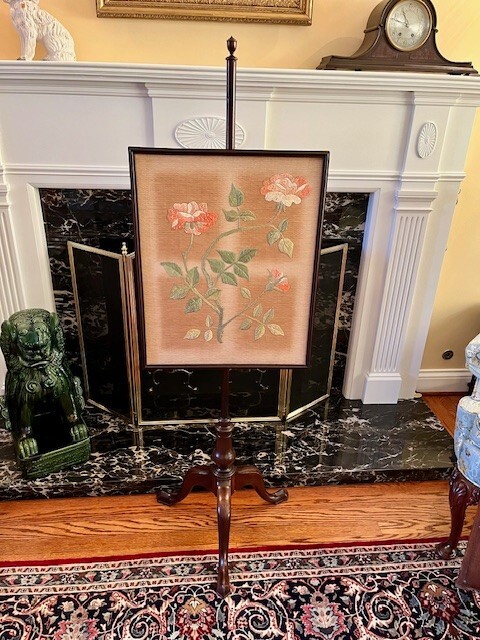 18th C. Antique Queen Anne Mahogany Firescreen Fireplace Needlepoint Tapestry