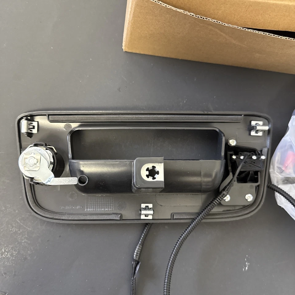 Backup Camera with Tailgate Handle For 2007-2014 Chevy Silverado/GMC Sierra 1500 - Image 2 of 4