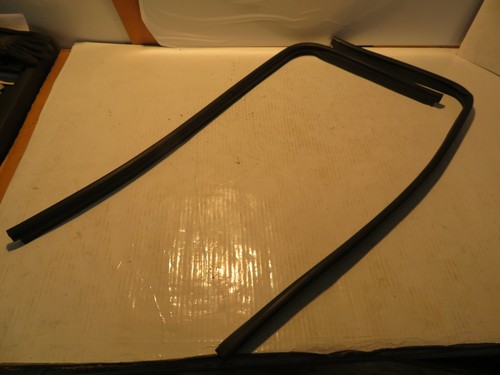 BMW E36 Dichtgummi´s für die Kotflügel/ Motorhaube oben