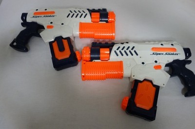 2 Nerf Super Soaker Water Guns Tornado Strike with 2 Magazines
