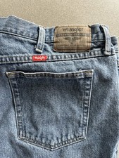 Wrangler Men s Denim Blue Jeans Cotton 42x30 Straight Leg 97601VR