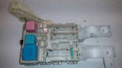 8273052700 Caja Reles/Fusibles para TOYOTA YARIS (KSP9/SCP9/NLP9) Luna 20 96154 - Imagen 1 de 10