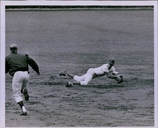 LG785 1969 Original Photo GLENN BECKERT Chicago Cubs Baseball All-Star 2nd Base