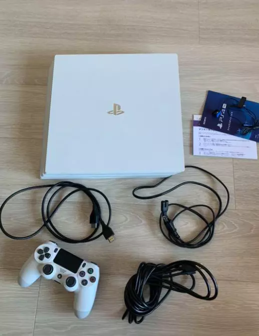 Sony Ps4 Pro Playstation Pro 1TB CUH-7200B White Console Controller  Excellent FS