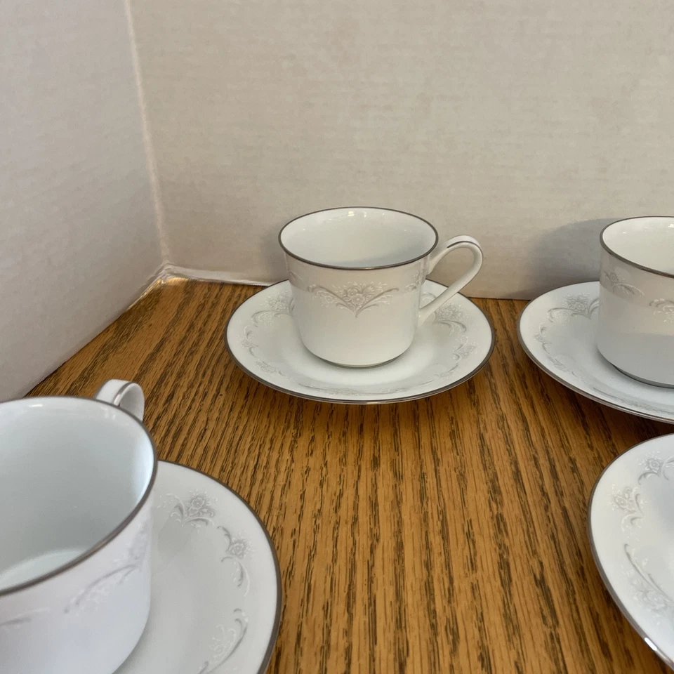 Juego de 6 tazas y platillos con patas Casablanca 6842 de Noritake Foto 4 de 4