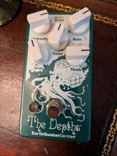 EarthQuaker Devices The Depths Analog Vibrato Pedal for Electric Guitar/Bass