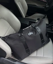NWT Alo Yoga Duffle Tote Bag – Lightweight Crossbody Shoulder Gym Travel