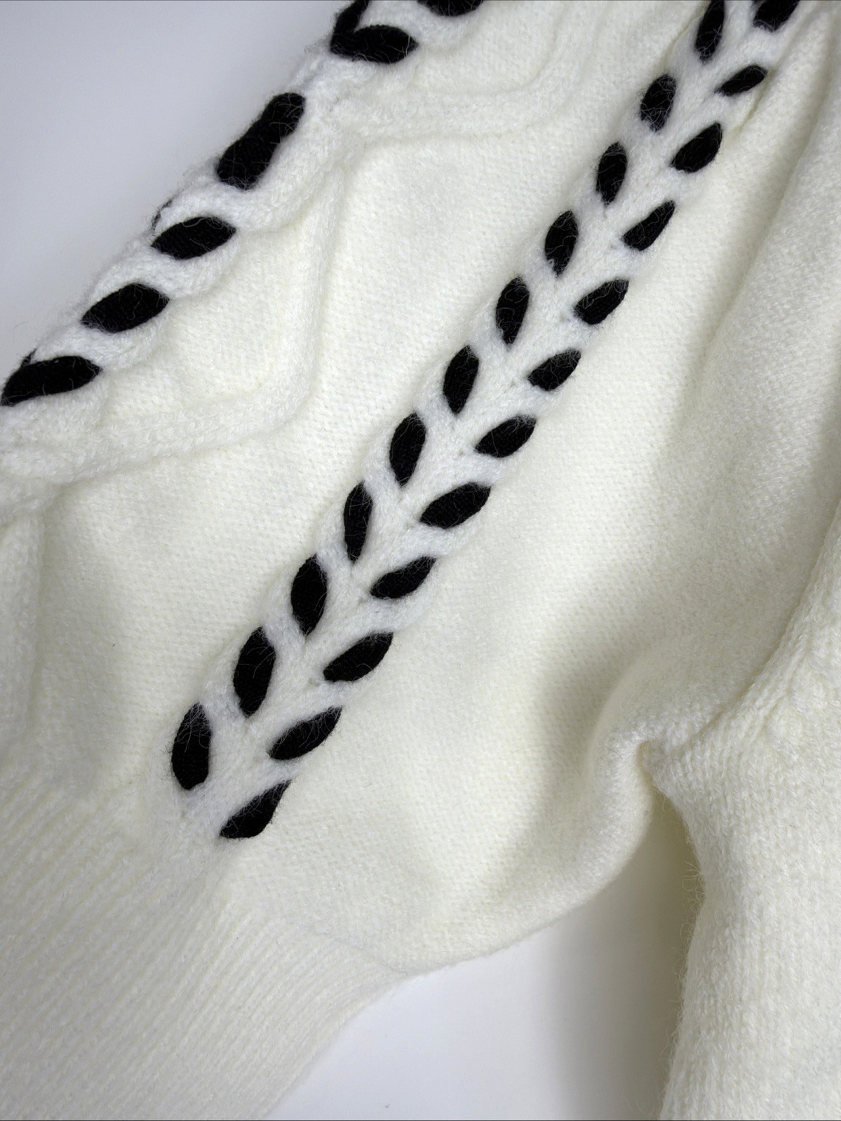 Commense Women’s Medium Contrast Binding Cable Kn… - image 15