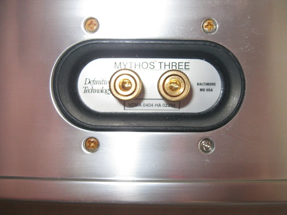 Altavoz central Definitive Technology aluminio MYTHOS THREE con soporte de pared Foto 2 de 4