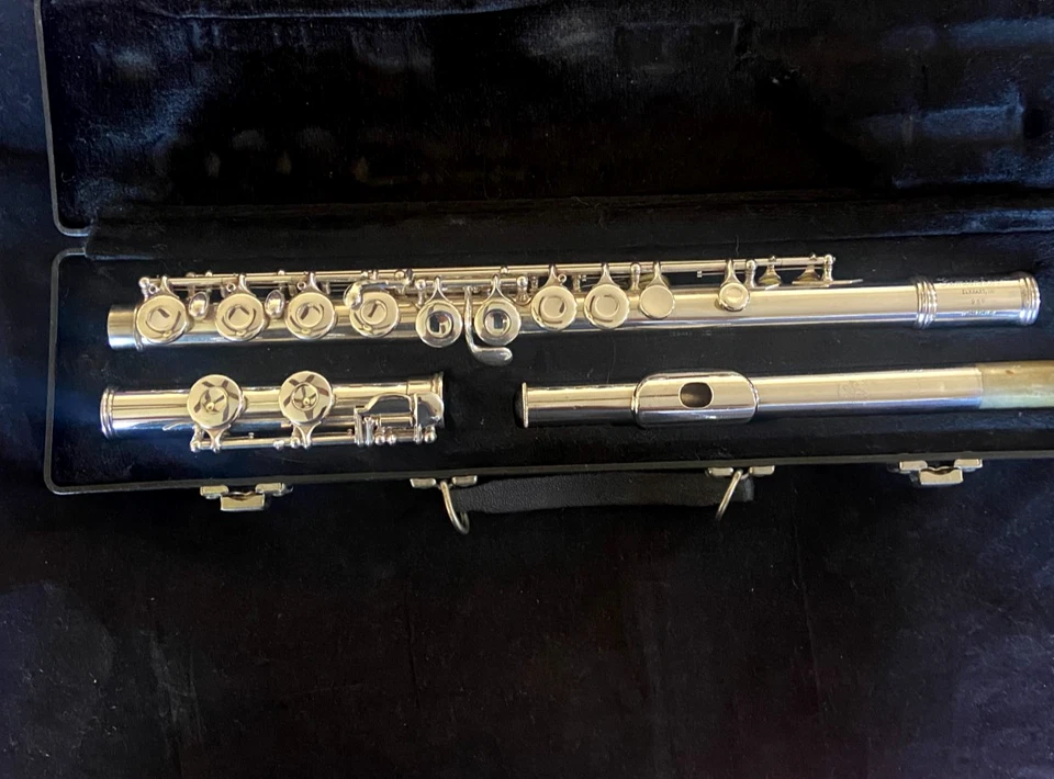 Gemeinhardt 2SP OVERHAULED FLUTE OFFSET G, C FOOT VIDEO DEMO - Image 3 of 4