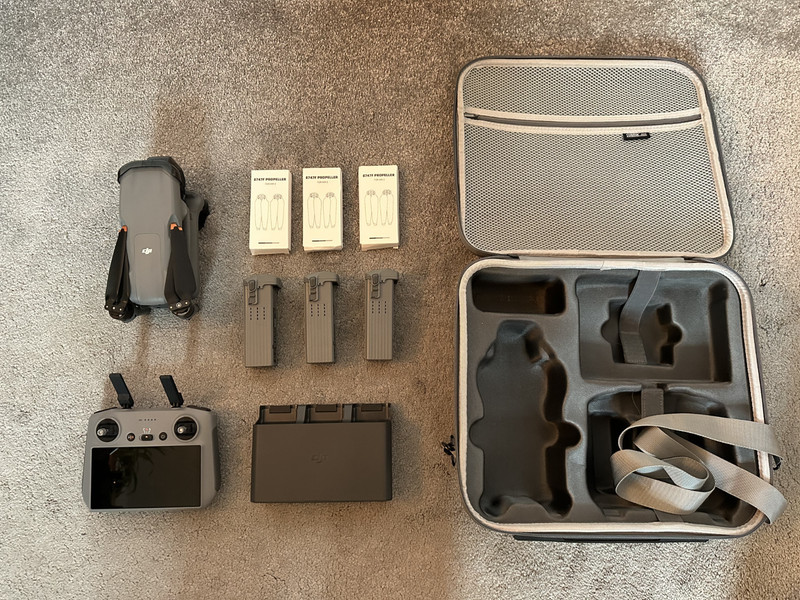 DJI Air 3 Fly More Combo RC2 Controller + Case + ND Filters - Great Condition