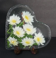 Peggy Karr 10" Heart Shaped Daisies Plate Fused Glass Art Tray