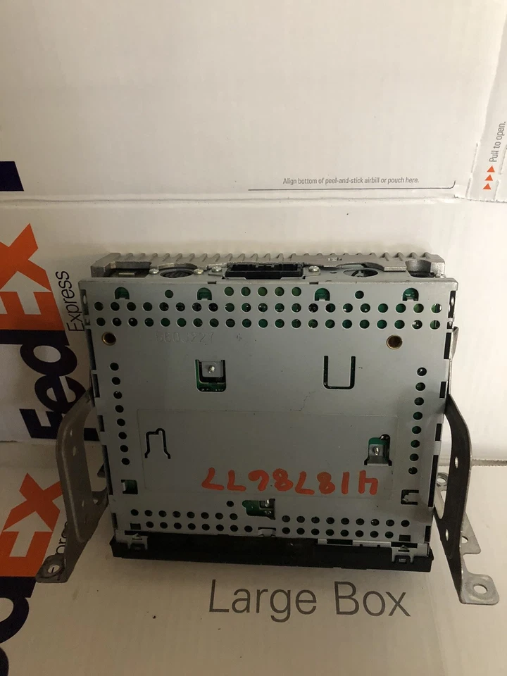 Mitsubishi Montero Outlander AM/FM Radio CD Used OEM MN141488 2004 2005 2006 - Image 4 of 4