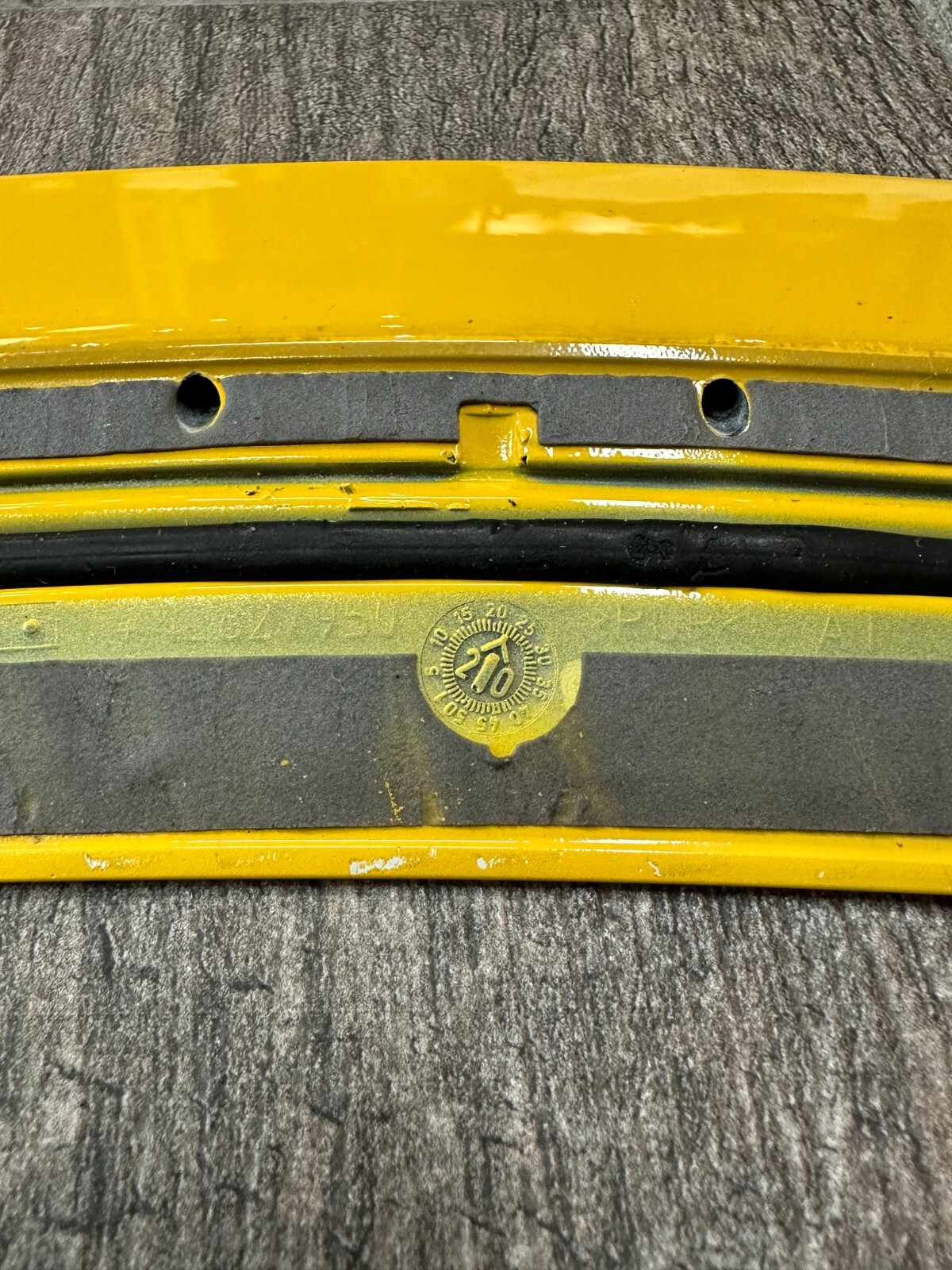 OEM 2018-2025 Lamborghini Urus Rear Wing Spoiler Yellow HAS CLEAR BRA 4ML827950