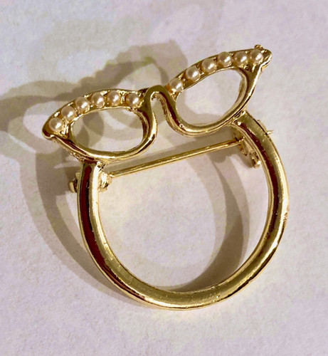 Retro Cat Eye Glasses Holder Brooch Pin Ring Readers Whimsy Faux Mini Pearl Bead