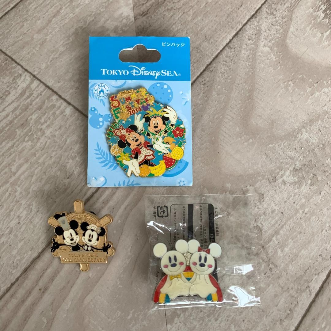 Mickey & Minnie pin badge set of 3