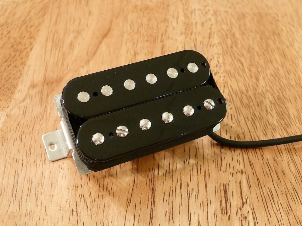 THE SUPER HOT CERAMIC HUMBUCKER PICKUP BLACK CLASSIC POWERFUL