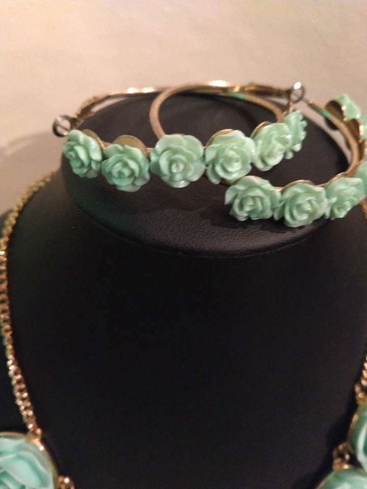 Conjunto de collar babero flor tallada verde menta 16" + extensor y pendientes - LEER ST009 Foto 4 de 4