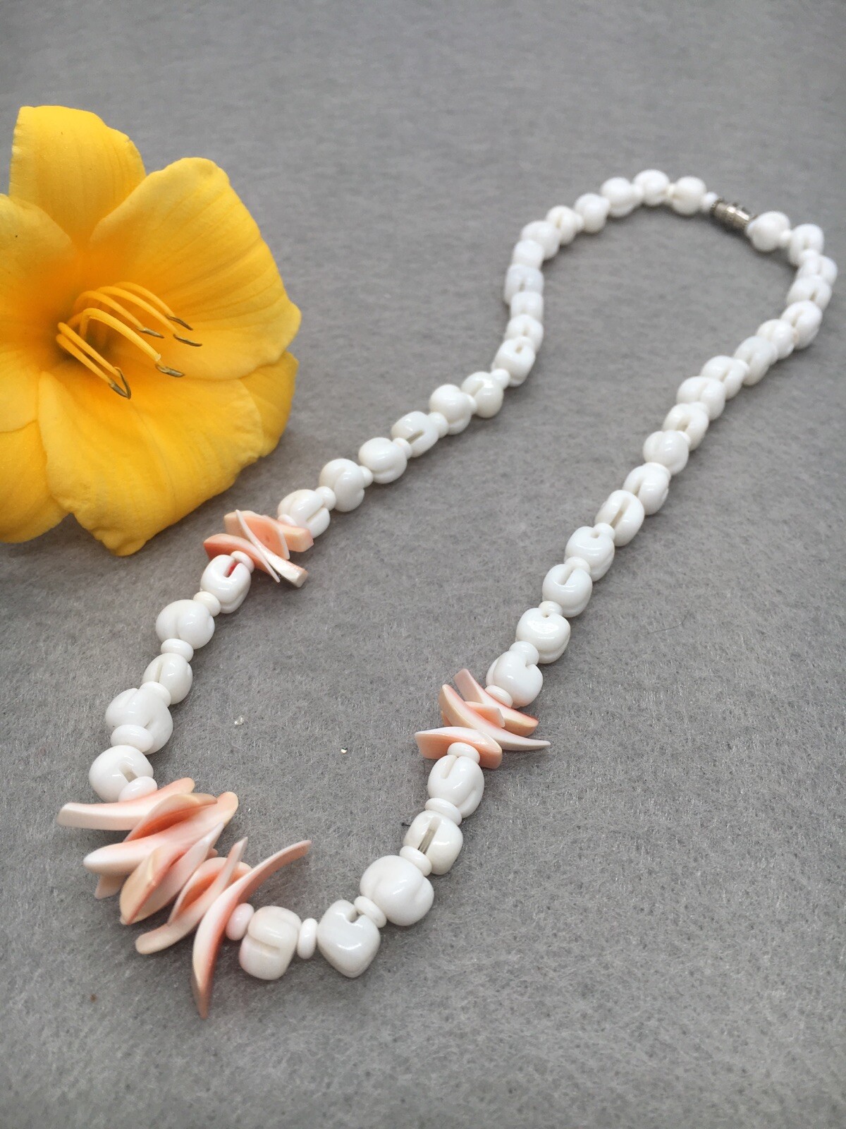Unique White Square Bead MOP Shell With Shells Ch… - image 1