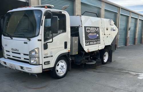 2014 schwarze A4 Storm sweeper truck 