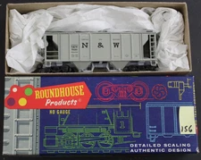 HO 3240 ROUNDHOUSE NORFOLK & WESTERN N&W 70281 34' 2-BAY COVERED HOPPER KIT (156