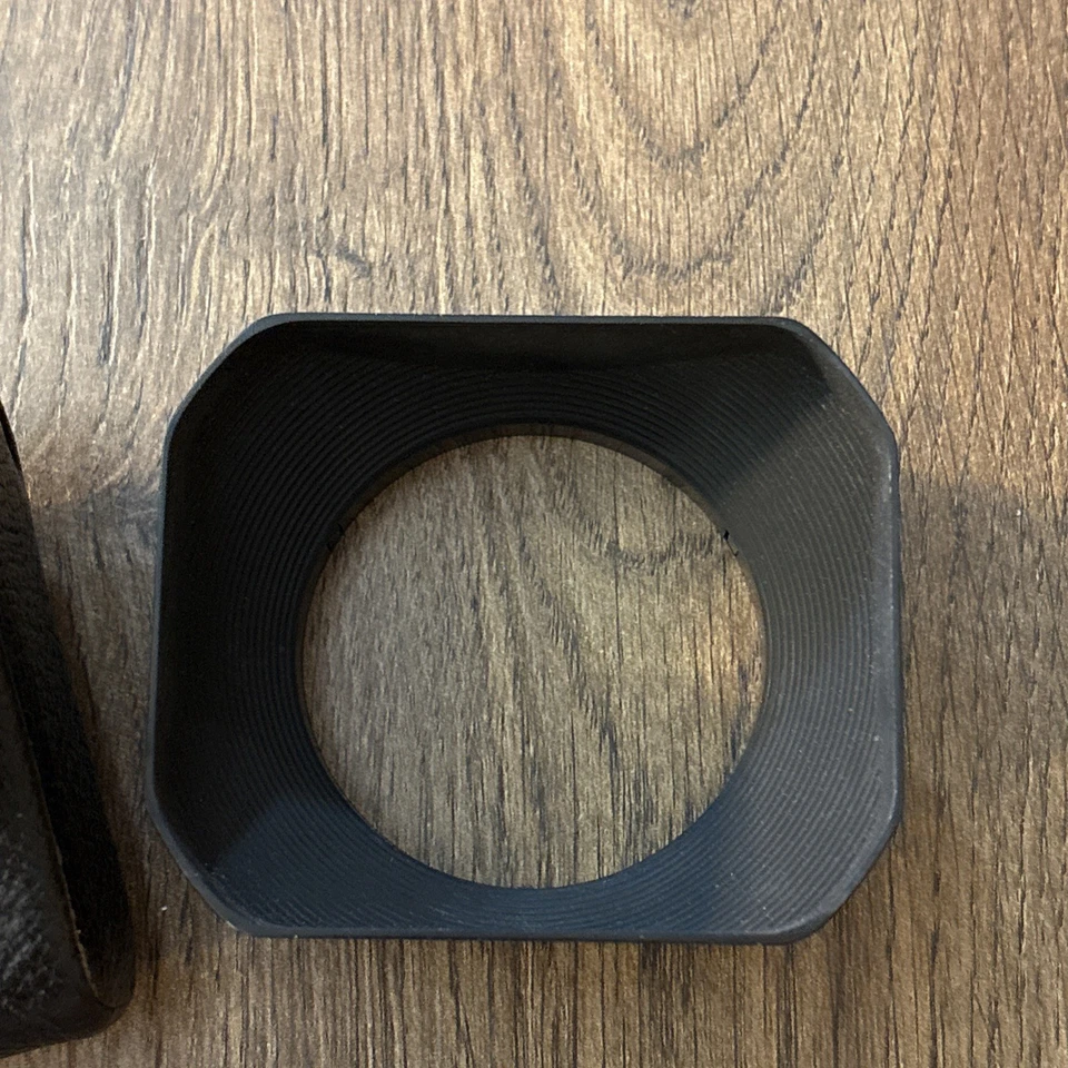 Asahi Pentax Takumar 1:3.5 28mm Clamp-On Lens Hood w/Case F3.5 Vintage - Image 3 of 4