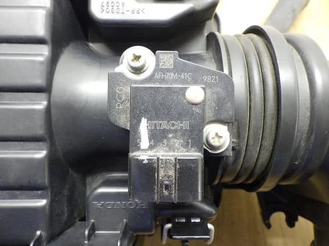 HONDA Fit 2017 DAA-GP6 Air Cleaner Assembly 172015P6008 [Used] [PA110302851] - Image 4 of 4