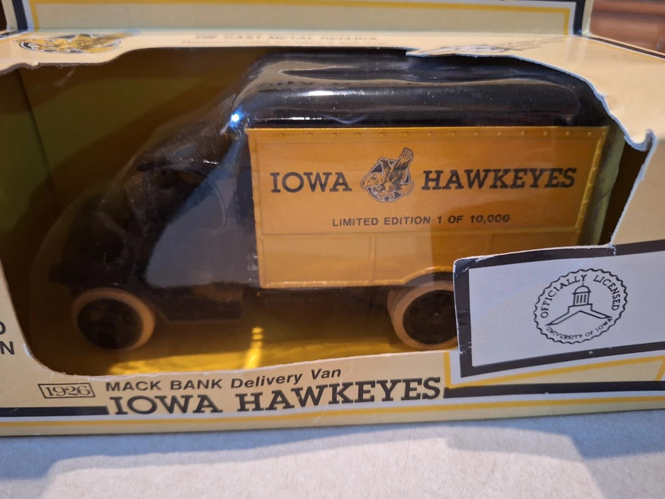 ERTL Iowa Hawkeyes 1926 Mack Bank furgoneta de reparto: escala 1/38 con caja vintage 1984 Foto 3 de 4