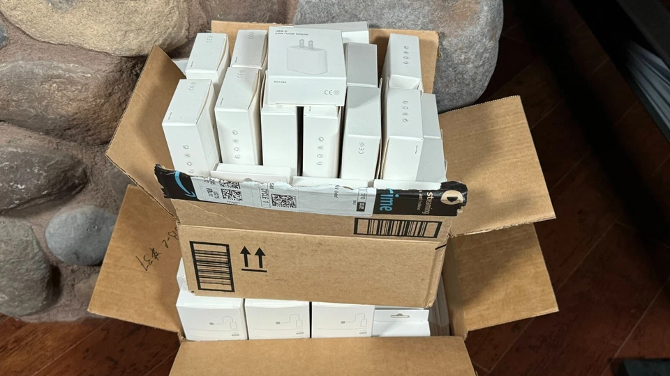 20 x 20 Watt USB-C Power Adapter - Image 4 of 4