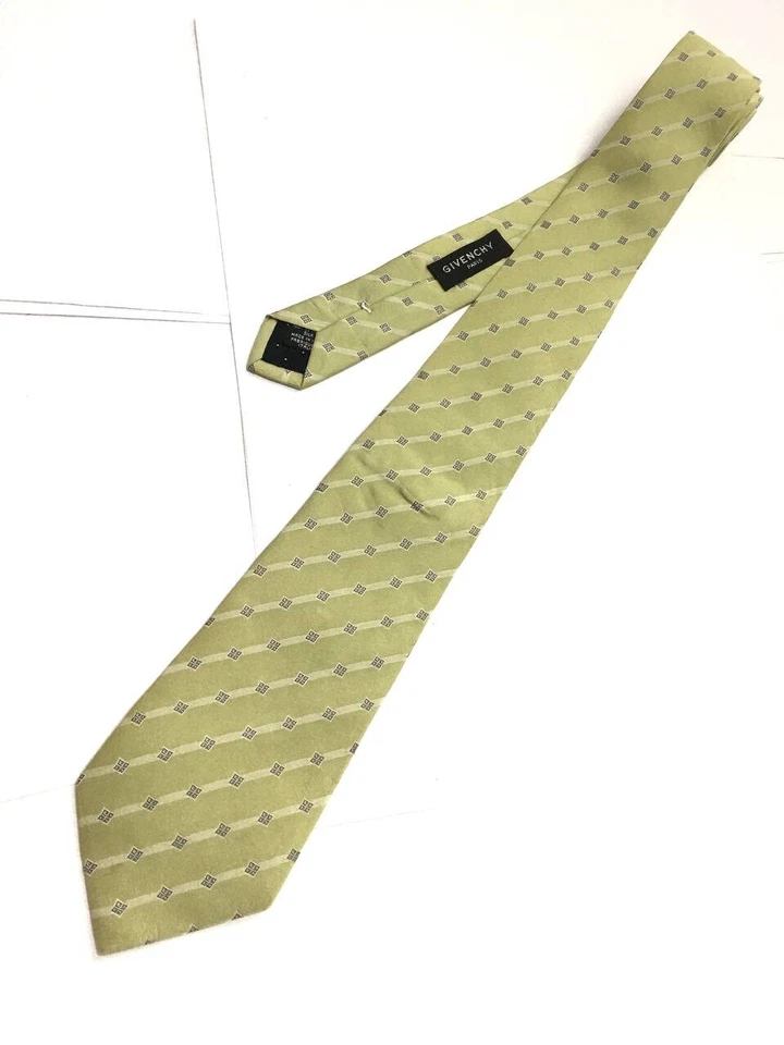 Auténtica corbata GIVENCHY diseño a rayas verde claro 100 % seda Foto 2 de 4