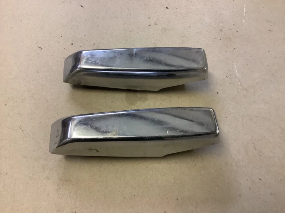 Protetores de para-choque traseiro 70 71 72 Cuda originais Mopar Barracuda - Imagem 2 de 4