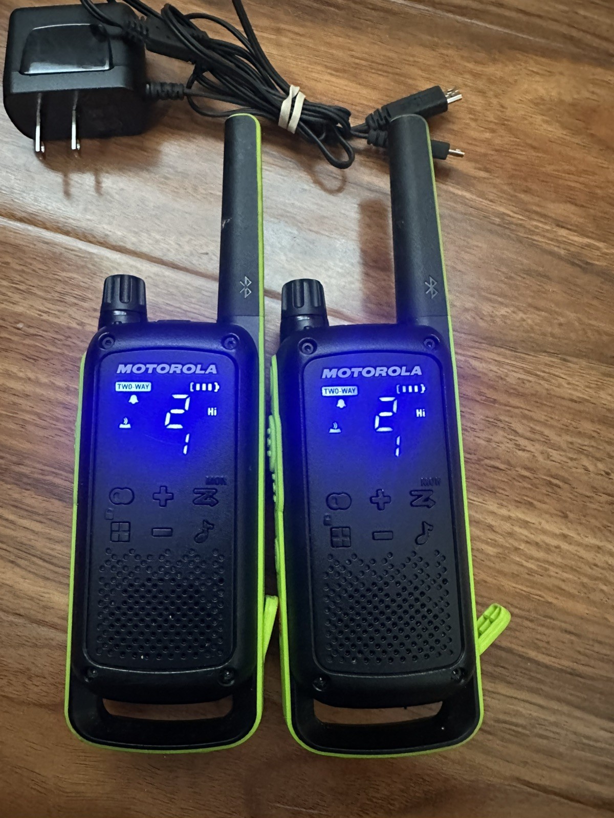 Motorola Talkabout T801 Go Locate Two-Way Radio - Black/Green, Pack of 2. Tested