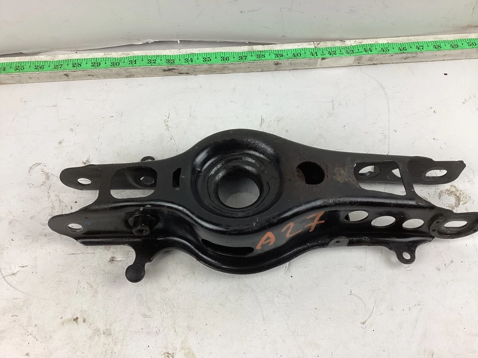 Brazo de control inferior suspensión lateral izquierda trasera Cadillac ATS 2013-2019 22947074 FABRICANTE DE EQUIPOS ORIGINALES Foto 3 de 4