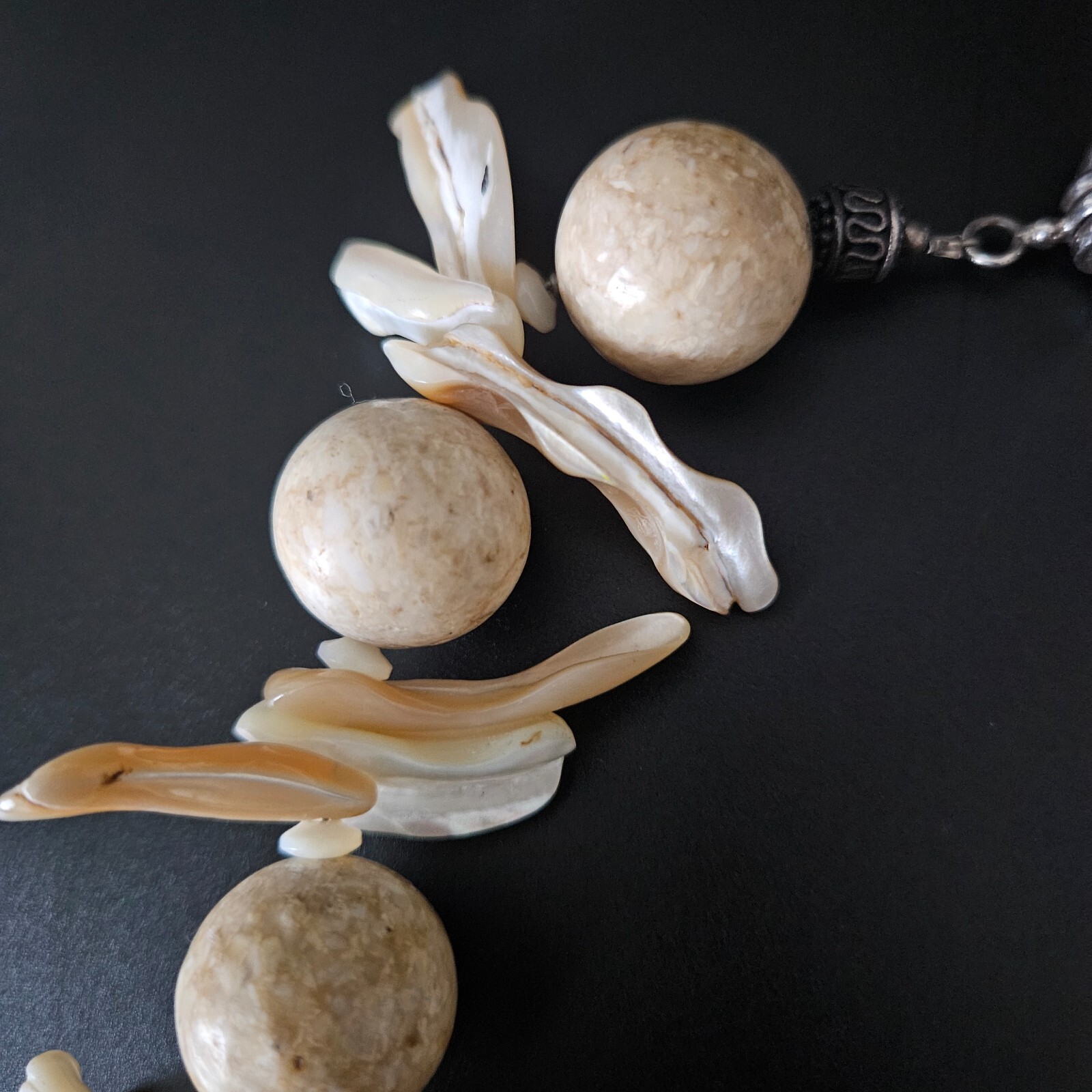 Gorgeous Shell & Flower Agate Statement Necklace … - image 5