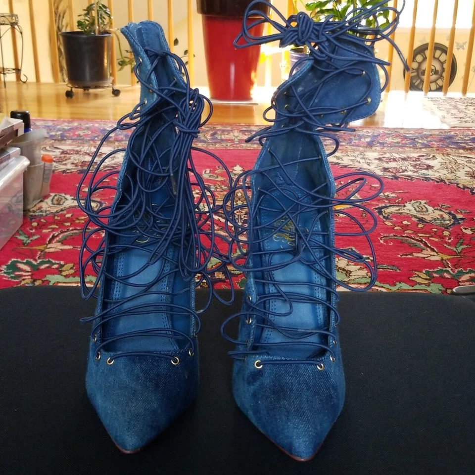 Botas de aguja, talla 5,5. Foto 2 de 4