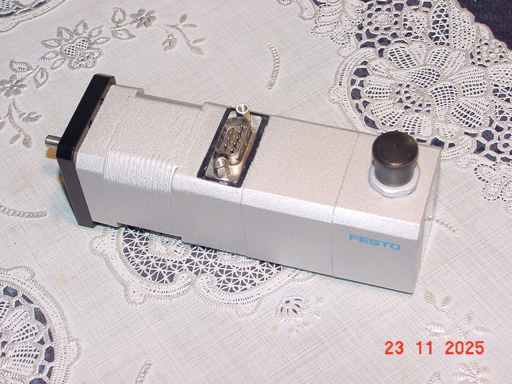 Festo Stepper Motor : EMMS-ST-42-S-SEB-G2 1370473 24-48VDC, NEW Pull !