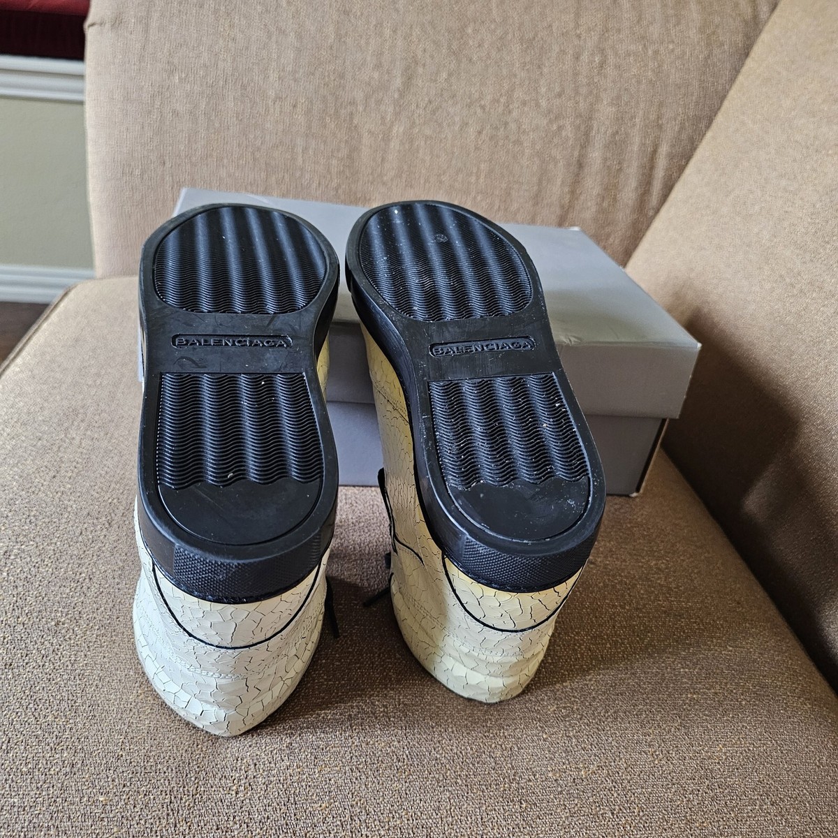 Balenciaga Off White Cracked Leather Lace Up High-Top Sneakers Size 43 / US: 10 Balenciaga Off White Cracked Leather Lace Up High-Top  main image 3