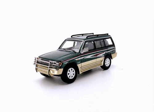 1/87 Plastic car model Mitsubishi Pajero 5 colors - Picture 2 of 18