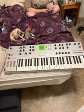 Alesis iON  synthesizer very cool needs minor...