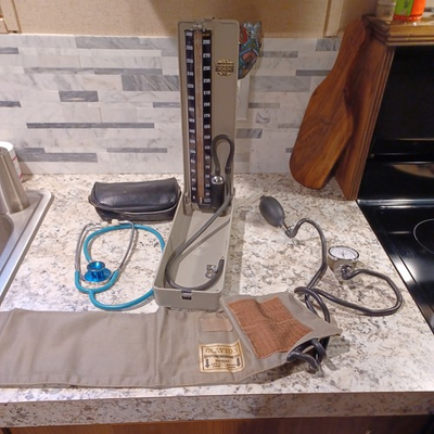 #ad vtg blood pressure equipment 1 baumonometer 1 clayton sphygmanometer see pics $30.00