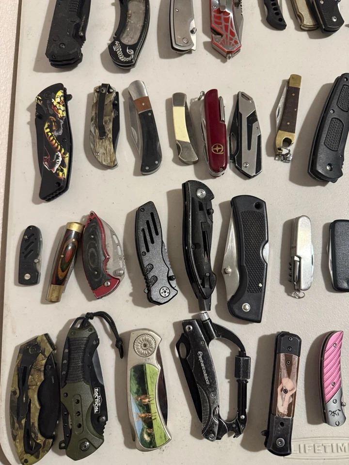 MYSTERY Lot of Folding Pocket Knives by the Pound Random Mix READ DESCRIPTION L5 - Image 3 of 4